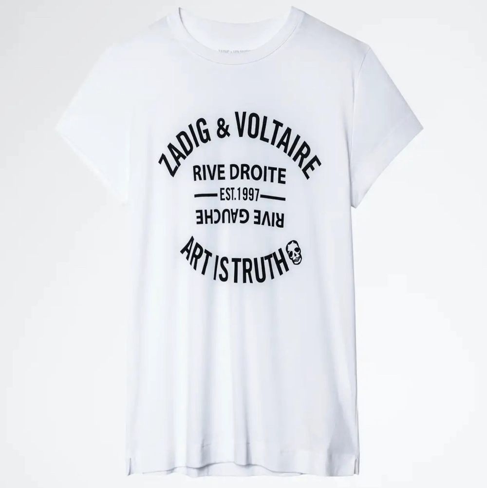 Säljer denna supersnygga Zadig & Voltiare T-shirt. Köptes på Zadig butiken i Stockholm. Super bra skick och ändats använd fåtal gånger. Storlek S. Köparen står för frakten!. T-shirts.