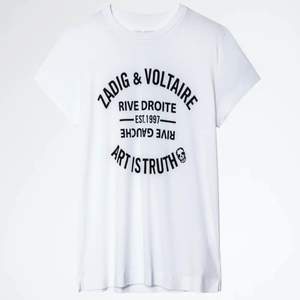 Säljer denna supersnygga Zadig & Voltiare T-shirt. Köptes på Zadig butiken i Stockholm. Super bra skick och ändats använd fåtal gånger. Storlek S. Köparen står för frakten!