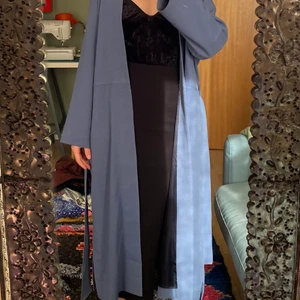 Kappa Ganni strl M - Snygg kappa från Ganni med bälte.