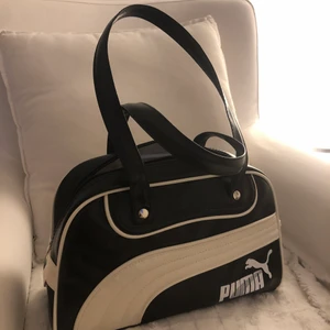 Puma väska  - Super snygg och oanvänd puma väska i äkta läder. Har aldrig använt den så säljer istället för att behålla. Inga defekter finns på väskan.