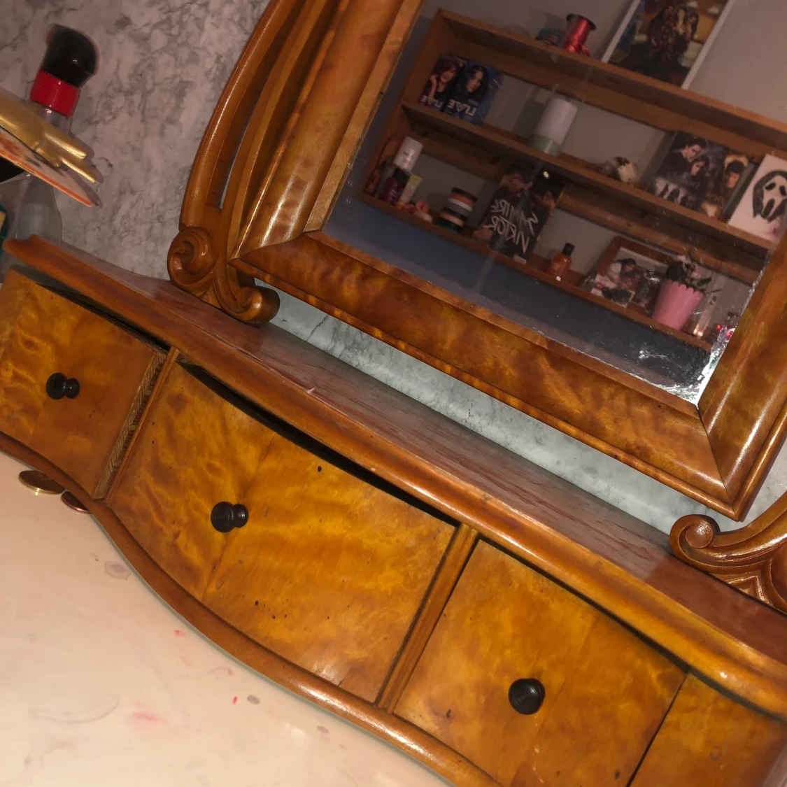 Gammal spegel med lådor  - 90