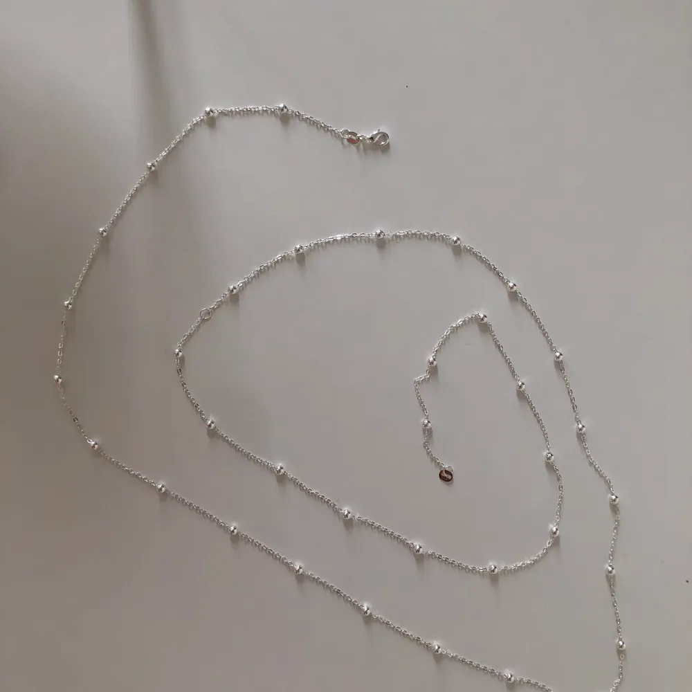 Egentillverkad body chain i sterling silver. Totalt 114cm lång så storleken är väldigt anpassningsbar för att passa så många som möjligt. . Accessoarer.