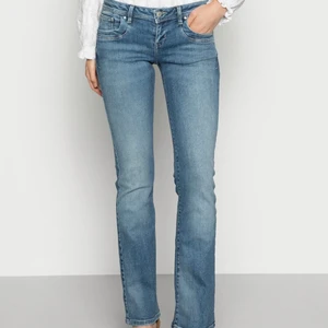 Jeans - Jeans från LTB. Bootcut/flare. Lågmidjade. Storlek 27/32. Knappt använda. I nyskick. Köpare betalar för frakt.