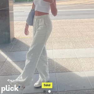 linnebyxor  - LÅNADE BILDER!‼️ Nytt skick och så fina, dock finns det ett jättelitet hål på baksida lår men inget som man märker eller ser. De är perfekta i längden på mig som är ca 165 och har strl S 💕💕