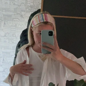  Djerf avenu hårband  - Snyggt hårband från Djerf avenu köptes för ett tag sen aldrig användt! SÄLJER VID BRA BUD! Bud privat!