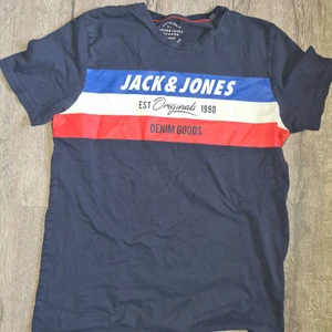 T-shirt  - Anvönt skick 