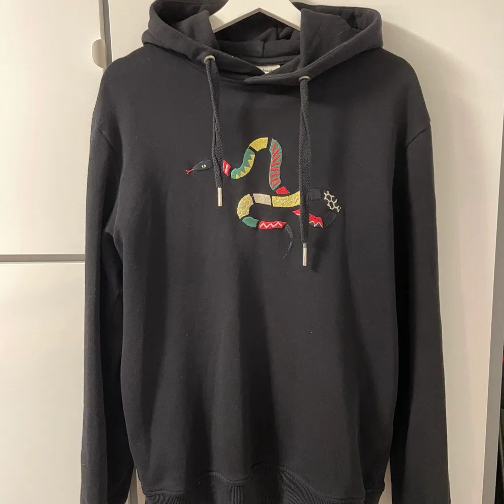 Avenue tropicale hoodie. Nypris runt 1000kr. Väldigt bra skick strl M. Köpare står för frakt. Kan även mötas upp i Nora/Örebro. Hoodies.