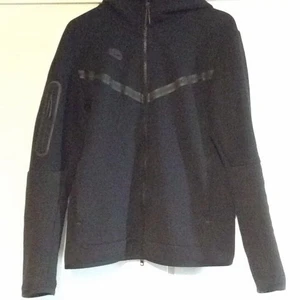 Nike Tech Fleece - Storlek S. Den är i bra skick, inga skador, 8,5/10