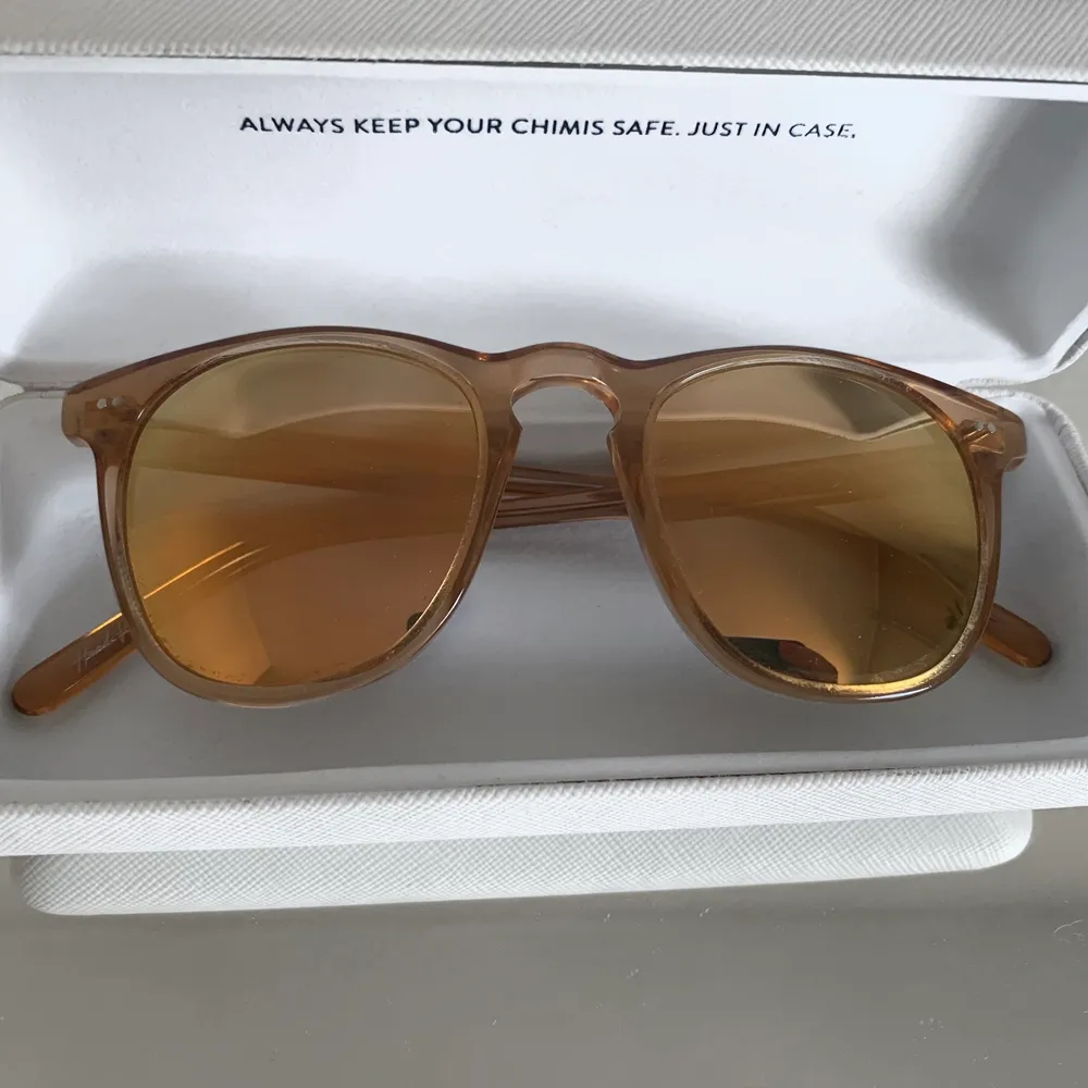 Chimi Eyewear Solglasögon #001 Peach🍑           Endast använda fåtal gånger, i gott skick. . Accessoarer.