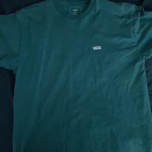 Vans tröja - Säljer den här gröna Vans tröjan. Kan mötas i sthlm
