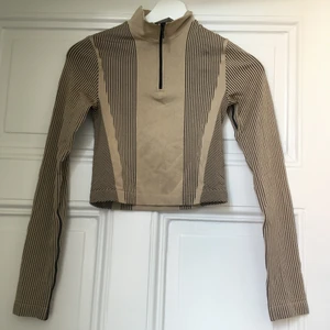 Zip tröja - ✨Supersnygg tröja (i toppenskick) med dragkedja✨