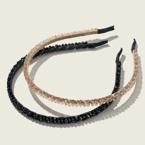 kristall diadem  - hej! säljer dessa fina diadem. inga kristaller har ramlat utan alla sitter kvar. säljer en för 60kr eller båda för 100kr 