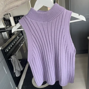 Stickad väst - Lila stickad väst från boohoo i storlek S