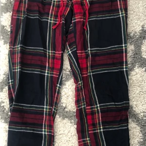 Pyjamasbyxor - Pyjamasbyxor från Lindex, perfekt längd på mig som är 163. Storlek S