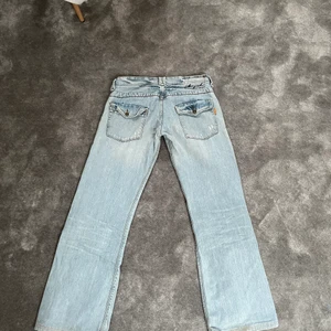 Jeans - Nästintill oanvända jeans! Midjemåttet:79cm