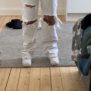 ZARA JEANS - Säljer dom då dom är för små för mig, använda fåtal gånger. Köpta på zara 