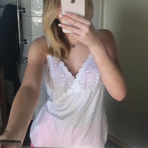 Vitt linne  - Så gulligt o bekvämt linne! Helt nytt, säljer då jag råka beställa 2 st🤍bilden är lånad 