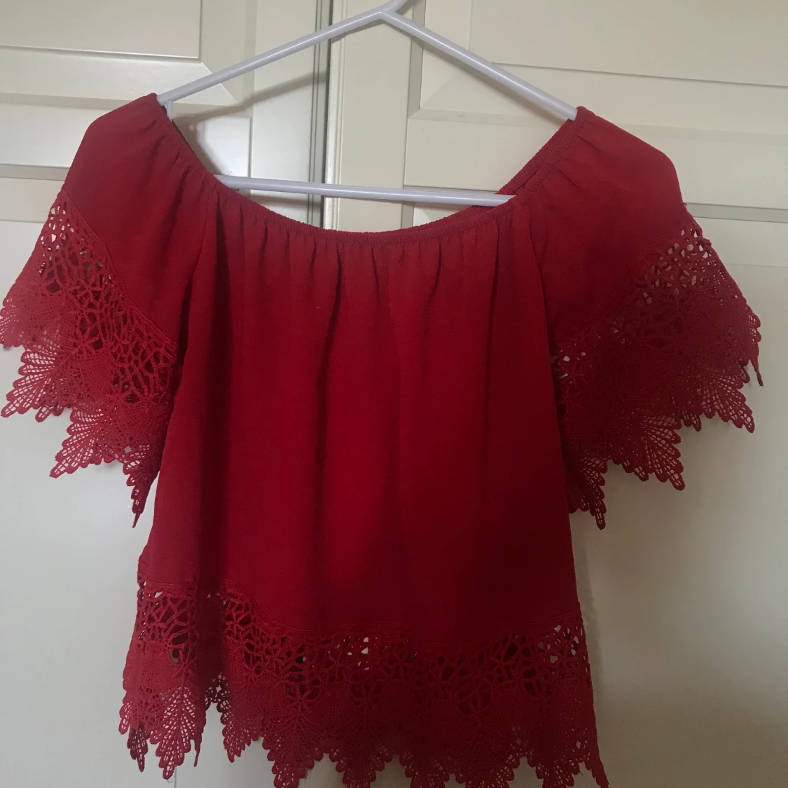 Röd tröja med spets ❤️⚡️🖤