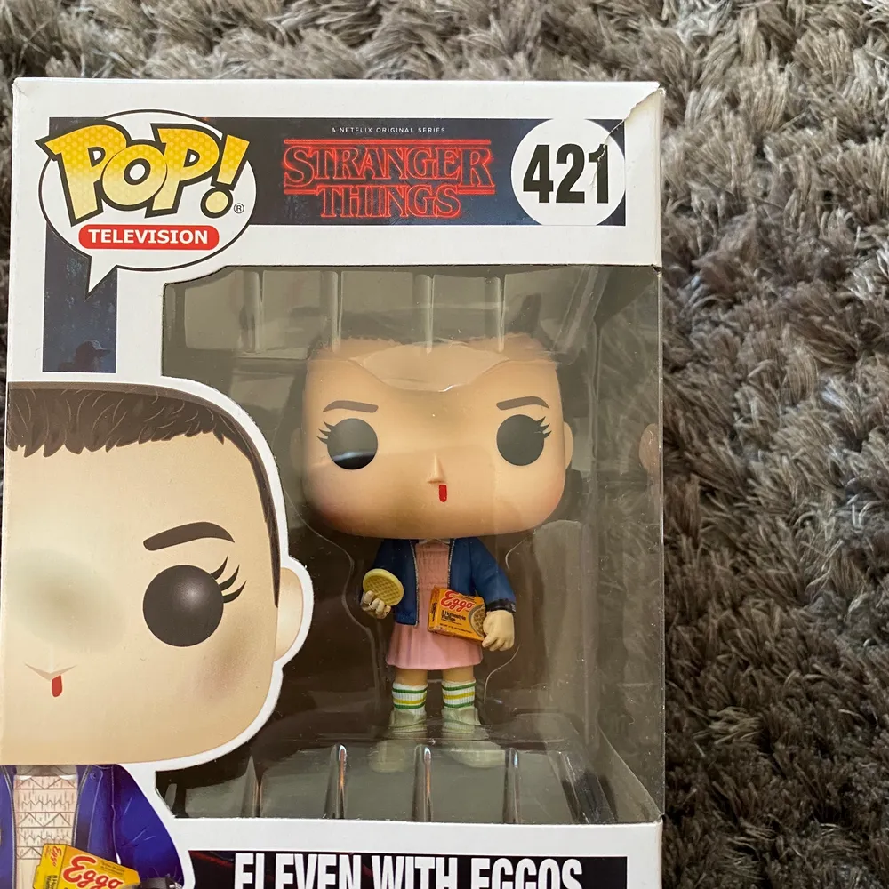 Eleven och Eleven with eggos från serien Stranger Things! 200kr st eller 350kr för båda! Gratis frakt <3. Övrigt.