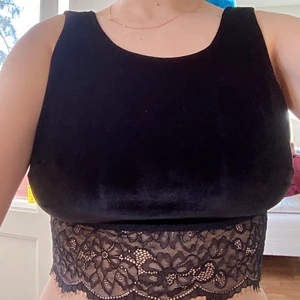 Oysho sammet topp M - Jättefin sammet svart topp. Storlek M.