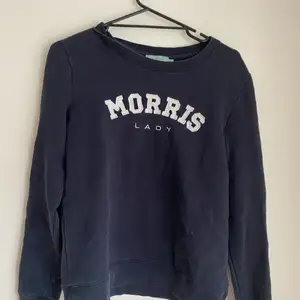 Jättefin mörkblå Morris tröja köpt begangnad har aldrig andvänder den själv men den är i bra skick 