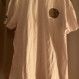 Santa cruz t-shirts  - Väldigt fin tröja som knappt är använd 