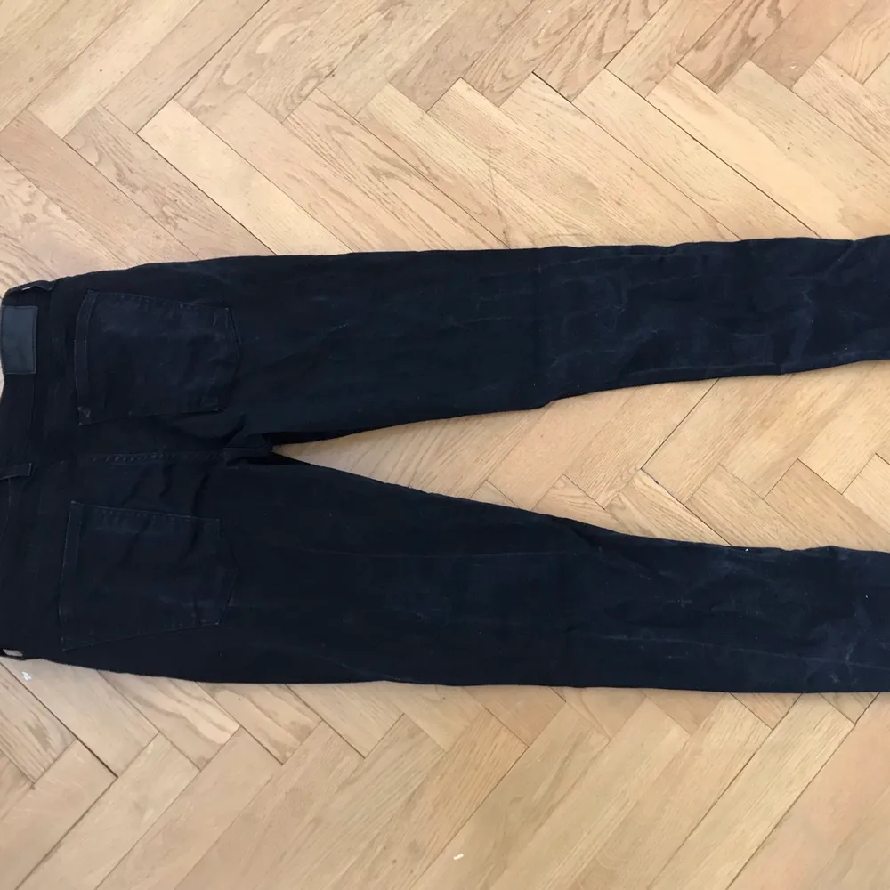 Svarta gant jeans, skinny leg stl W30/L32. Normalhög midja. Använda en gång, . Jeans & Byxor.