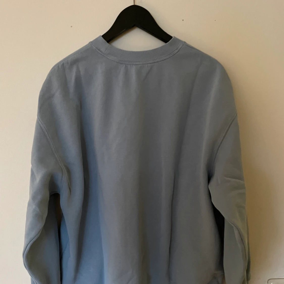 Ljusblå oversised sweatshirt med tryck garfield.  - 90