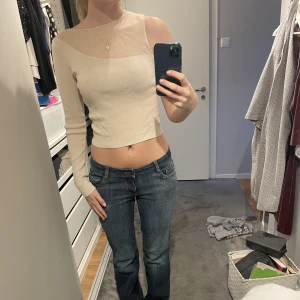 Festtopp - Festtopp med en arm! Använd fåtal gånger så i toppenskick