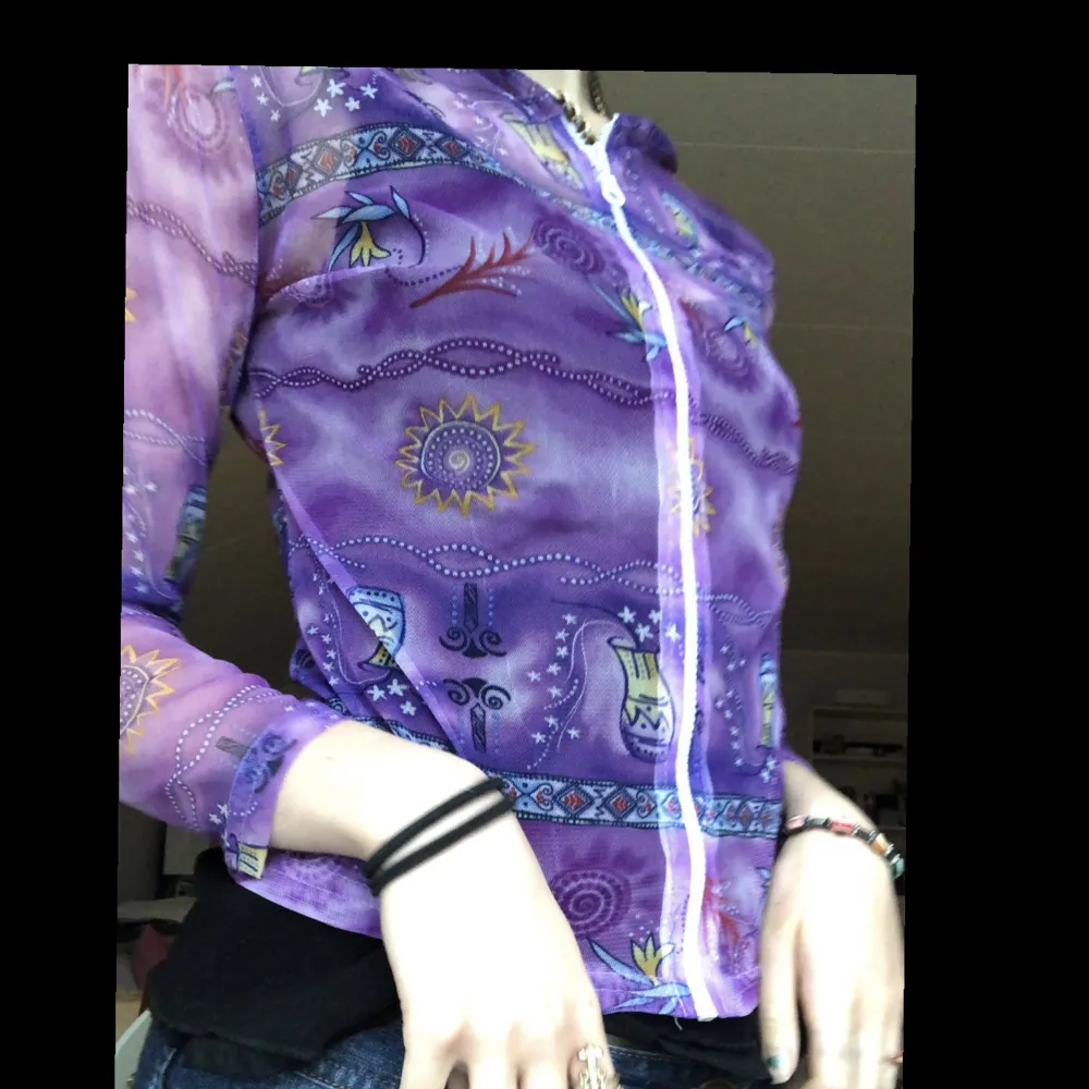 skitball unik tröja! har en huva och är i ett tunt meshmaterial. köptes på tise, sparsamt använd. 💜  . Hoodies.