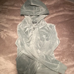 Juciy tröja - Säljer den för inte kommer till andvändning längre. Kontakta för fler bilder!❤️