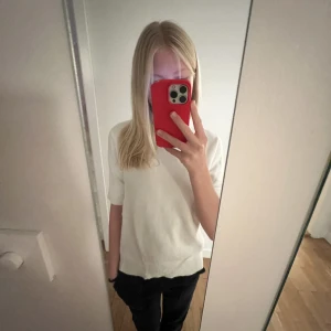 Stickad t-shirt - Fin stickad t-shirt som är köpt på zalando💞säljer för 190