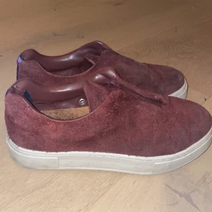 Eytys doja  - Fina Eytys i bra skick Nypris: 1899 Säljes för: 400  Storlek: 43