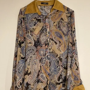 Skjorta  - Från SHEIN, har bara provat på den!🥰