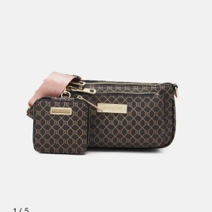 River island väska  - Köpt från zalando, använt få tal gånger ser helt ny ut. 