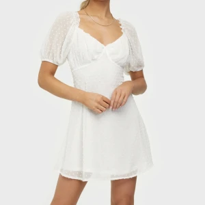 Ny klänning  - Ny klänning Storlek S/36, Slutsåld online 