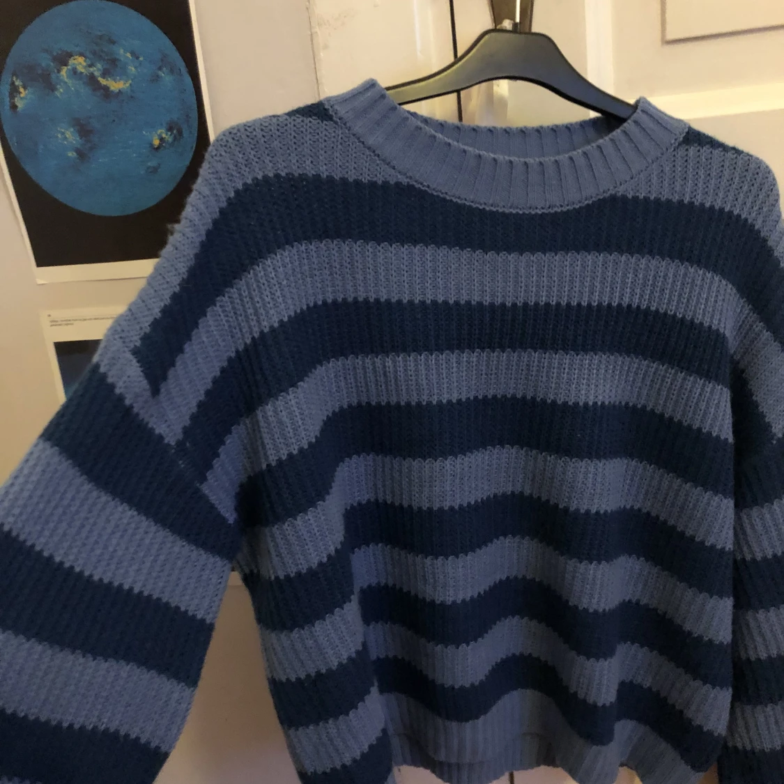 Blå randig stickad tröja - 90