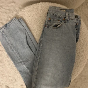 Levis ribcage 501 jeans nya strl 24/28 - Använda 1 gång