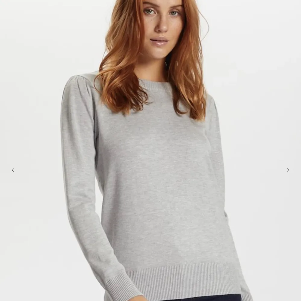 Milasz pullover i färg Pearl Grey Mel. Nypris ligger på 349 kr och säljer för 190 kr. Tröjan är knappast använd och är i princip i ny skick.. Tröjor & Koftor.