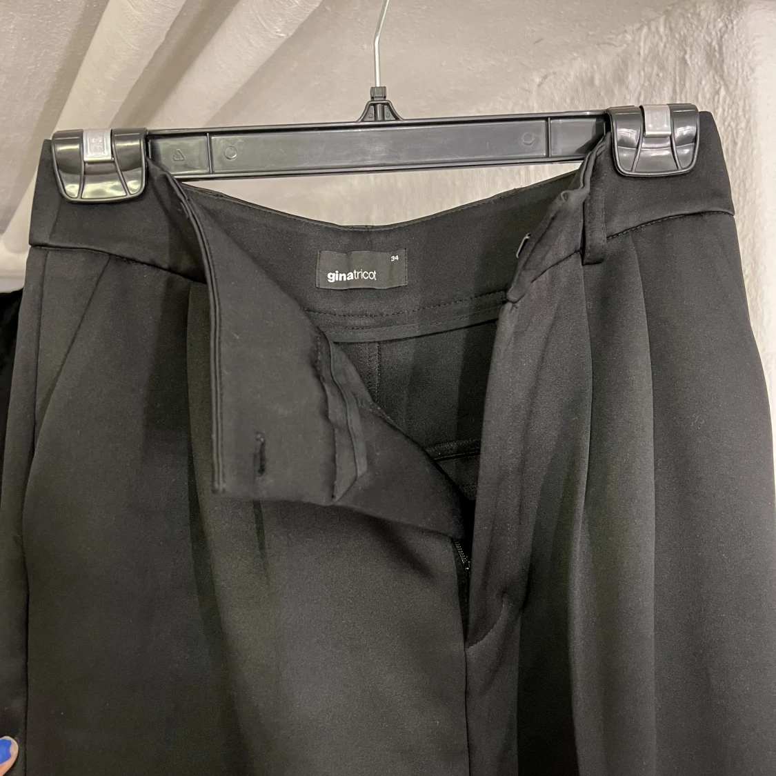 Svarta vida kostymbyxor  - 91