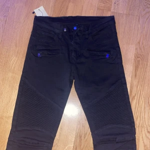 Balmain jeans - Balmain jeans som är bara testade, säljer pga för små