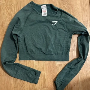 Gymshark vital seamless 2.0 long sleeve crop top  - Gymshark vital seamless 2.0 long sleeve crop top i färgen dark green marl. Fint skick!🌸