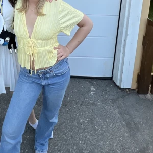 Topp från Asos - Sommrig fin topp ifrån asos, använd fåtal gånger. Strl S/36💛💛