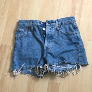 Levis shorts 501 - Dom är nästan inte använda då dom är för små för mig