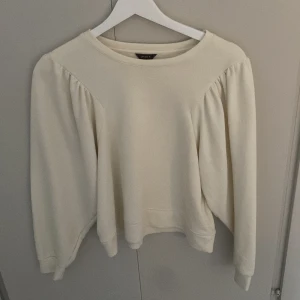 Tröja  - Säljer denna tröja från lindex som är i fint skick och superfin 