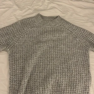 Stikad tröja  - Köpte för typ ett år sen och är i otroligt bra skick ❤️