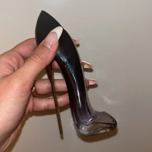 Carolina herrera good girl legere 30ml - Säljer min endast använd på två enstaka tillfällen Carolina Herrera Good Girl.  Köpt för 500kr Säljer för 300kr