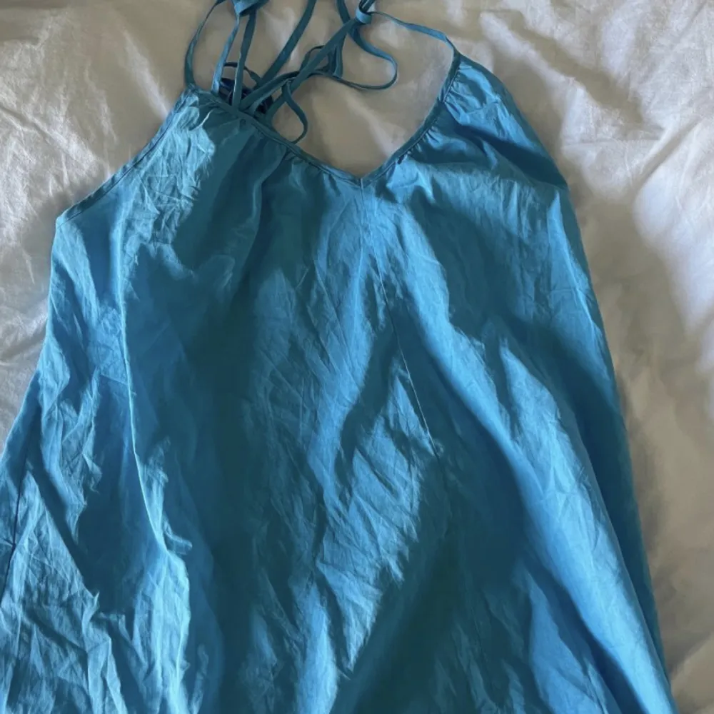 Superfin ljusblå klänning, perfekt på alla sätt💙 säljs för 130, möts elelr fraktar. Klänningar.