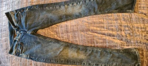 G-star - Köpta på G-star. Slitna marinblåa i färgen. Använda ett 3-4 gånger. Storlek 26 i midja och 30 i längden. Nypris 1699 kr.