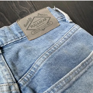 Jeans  - Säljer mina Pull&bear jeans! Storlek 32 men passar även 34 och 36!🤍